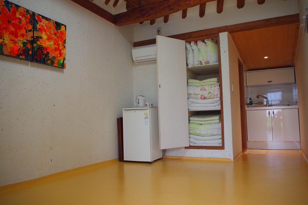 Floral Space Hanok Guesthouse Gyeongju Extérieur photo