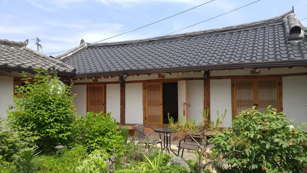 Floral Space Hanok Guesthouse Gyeongju Extérieur photo