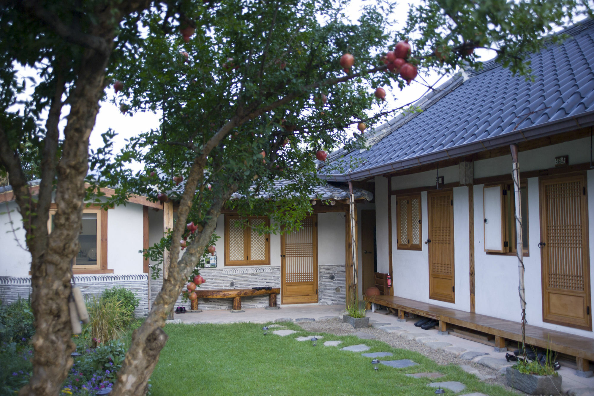 Floral Space Hanok Guesthouse Gyeongju Extérieur photo